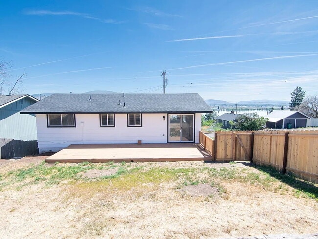 Building Photo - "Charming 5-Bed Sanctuary with Cozy Fireplace on South Rogers Street!"