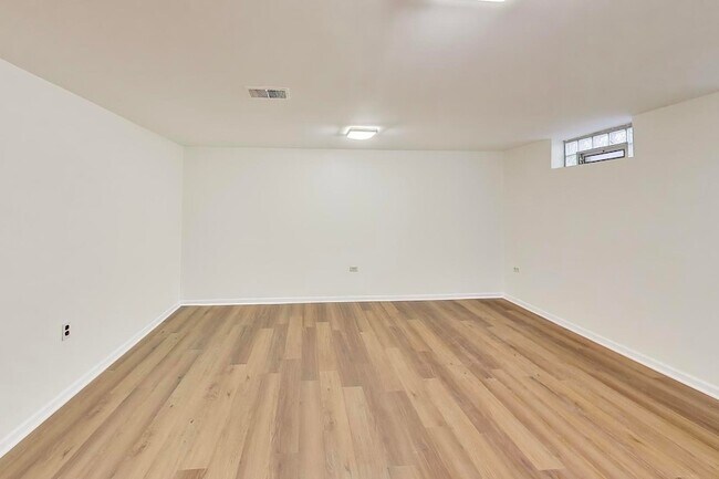 Building Photo - 4908 Carol St