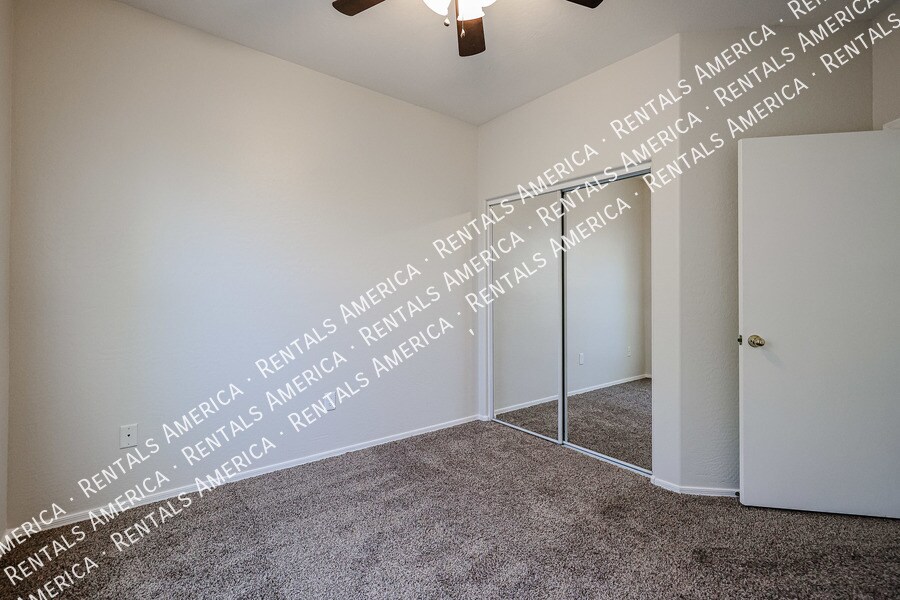 Building Photo - 9233 E Neville Ave