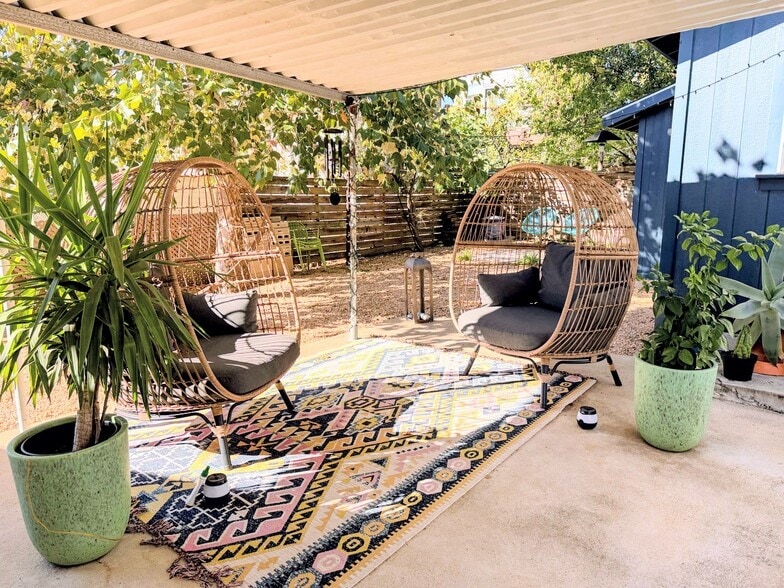 Building Photo - 3004 E 18th St