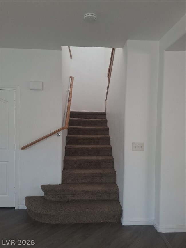 Building Photo - 304 Raptors View Ave