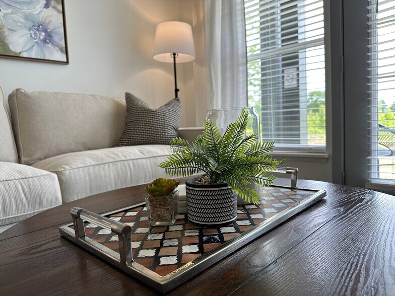 Building Photo - 5102 Aldersgate Dr