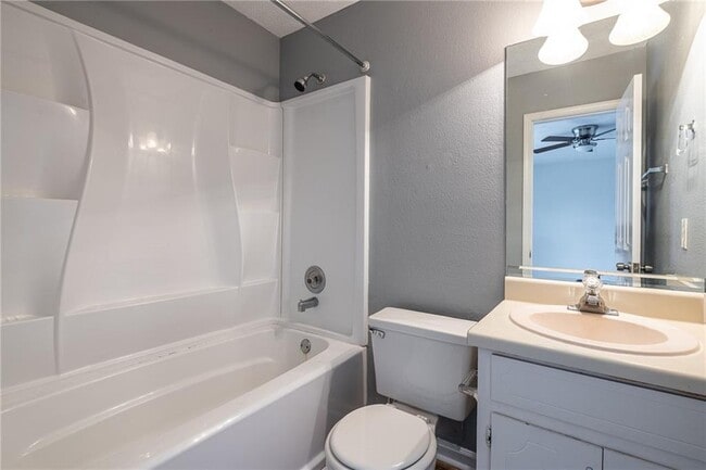 Building Photo - 582 Downing St