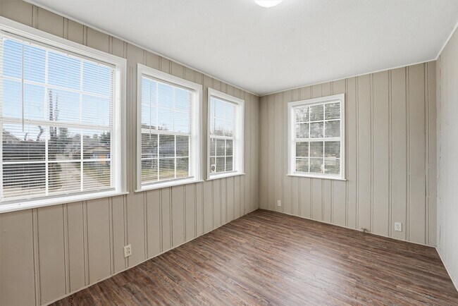 Building Photo - 144 Glendale St