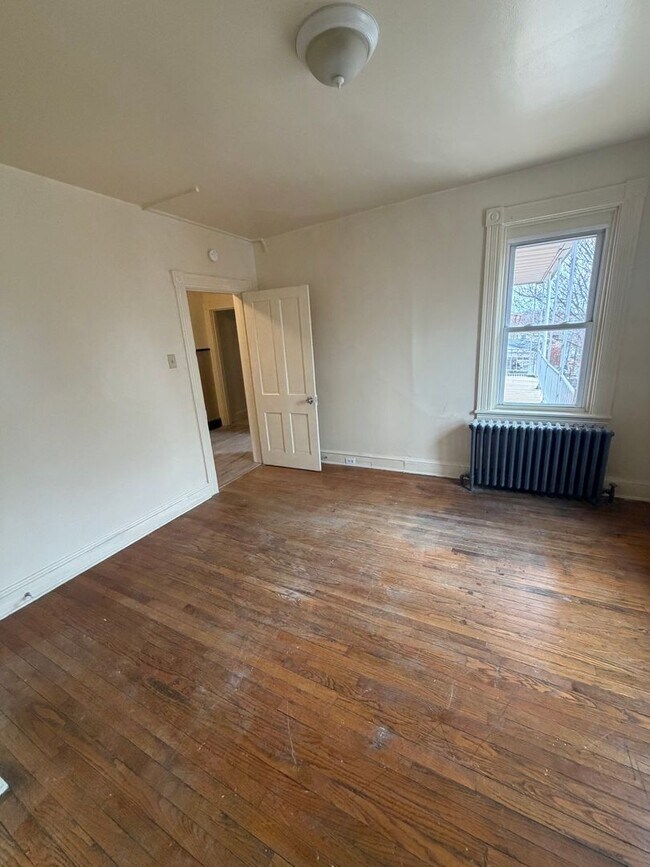 Building Photo - 121 Laurel St