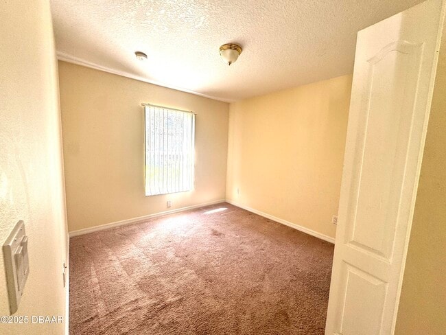 Building Photo - 28 Louvet Ln