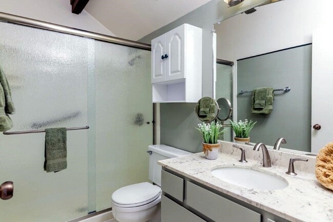 Building Photo - Walnut Creek Beautiful 2 bedroom 2 bath townhome excellent location!