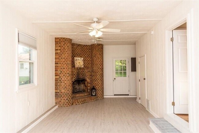 Building Photo - Rare Find... Detached Single Family Home in Purcell Park!