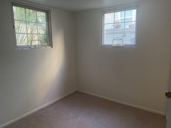 Building Photo - 5621 Fauntleroy Way SW