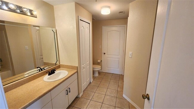 Building Photo - 4106 Central Sarasota Pkwy