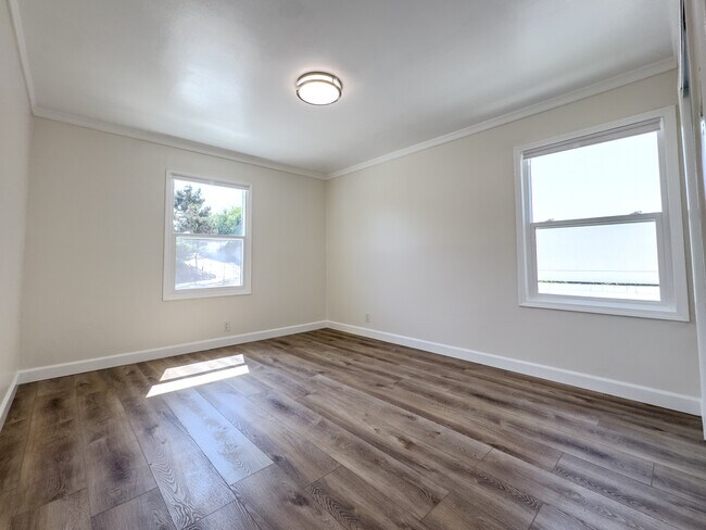 Building Photo - 1509 N Meadows Ave