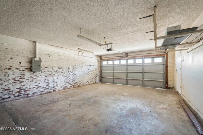 Building Photo - 2726 Winrock Dr W