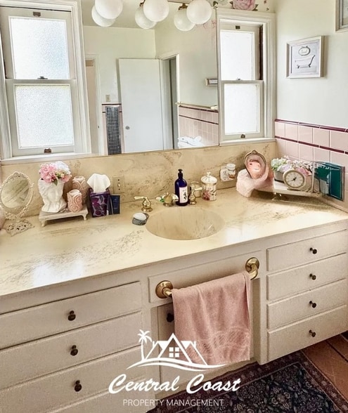 Building Photo - 0 E Hermosa St