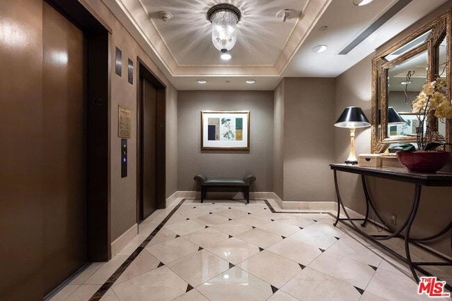 Building Photo - 10520 Wilshire Blvd