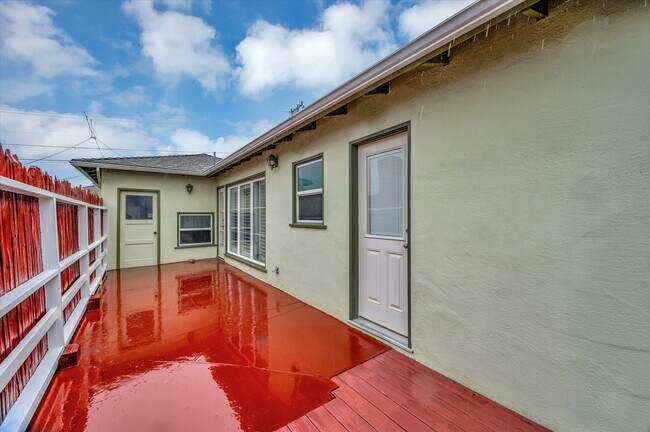 Building Photo - 619 Santa Susana Ave