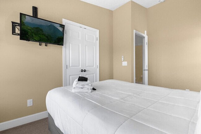 Building Photo - 14590 Damai Ln