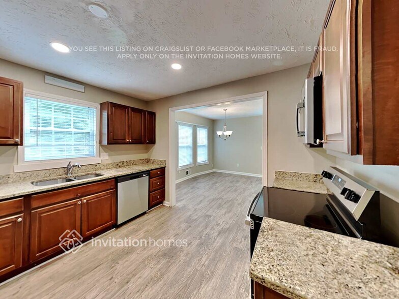 Building Photo - 595 Rivercrest Dr