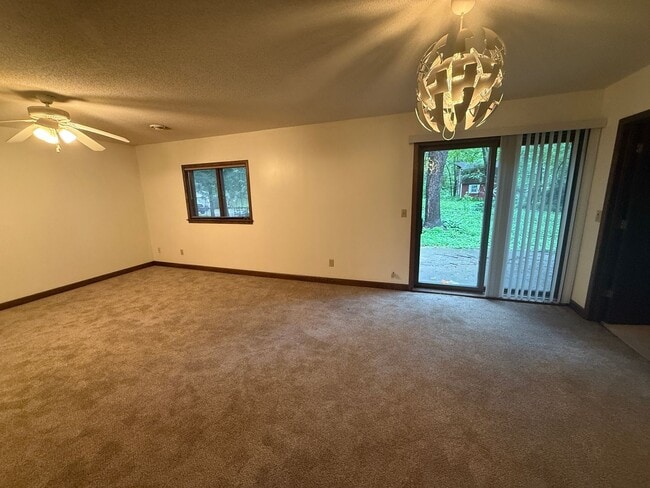 Building Photo - Three Bedroom - Two Bathroom Rambler in Bu...