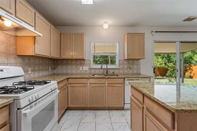 Building Photo - 14716 Lantern Dr