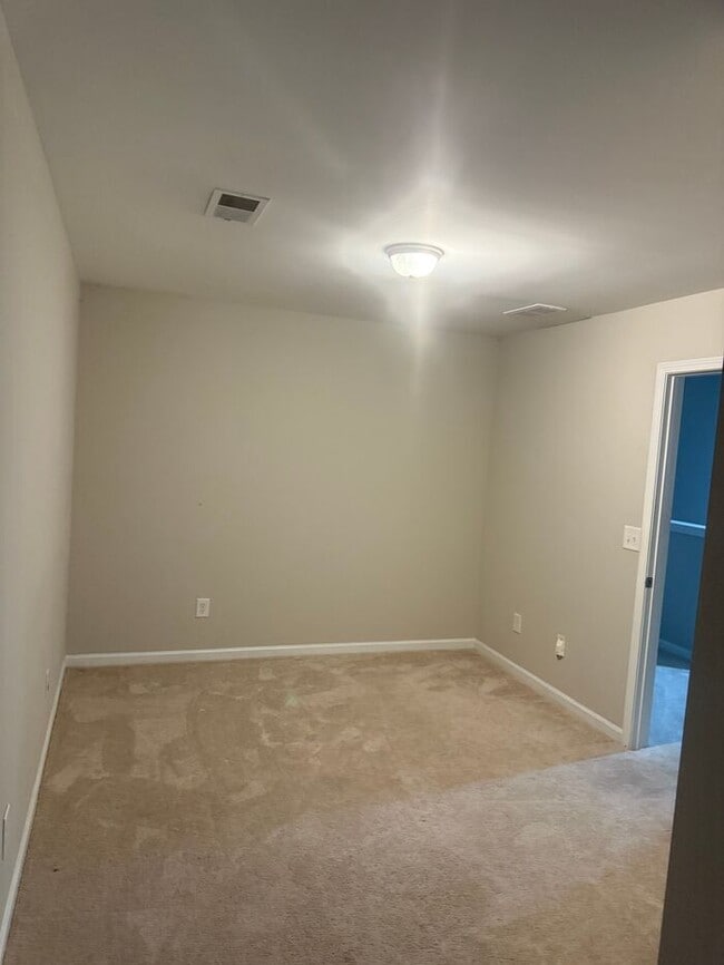 Building Photo - Charming 3-bedroom, 2-bath home located in...