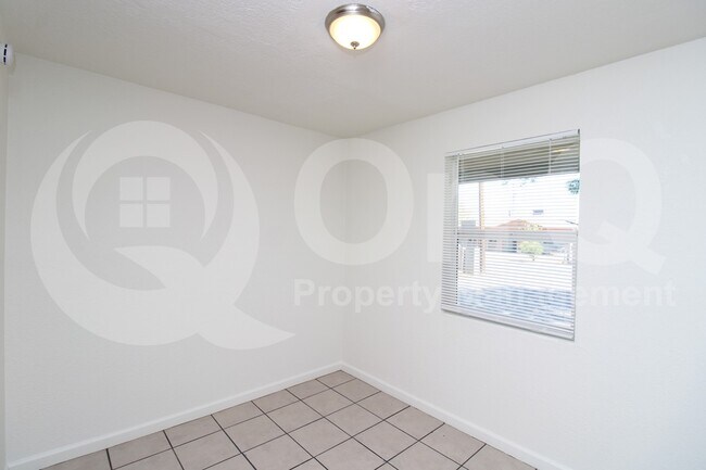 Building Photo - 2926 W McKinley St