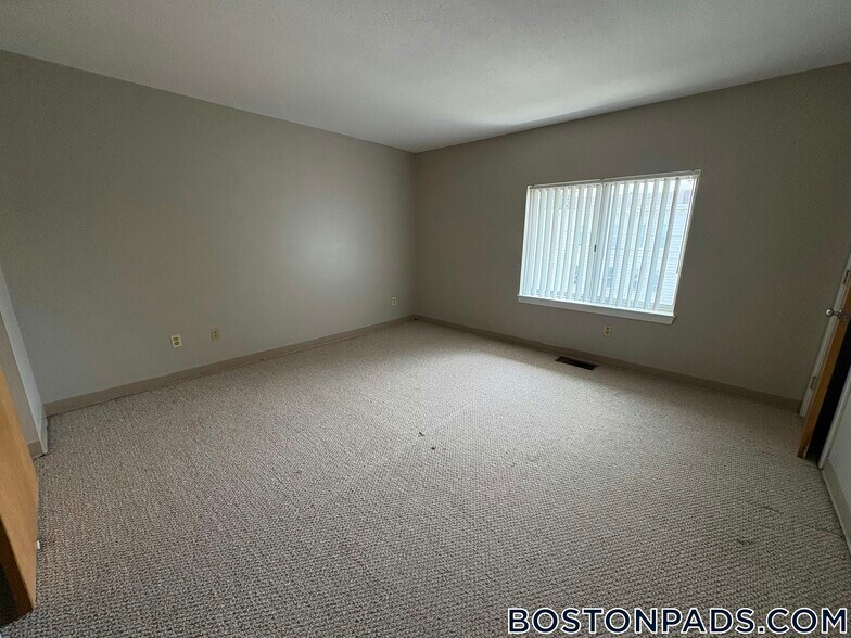 Building Photo - 146 N Beacon St