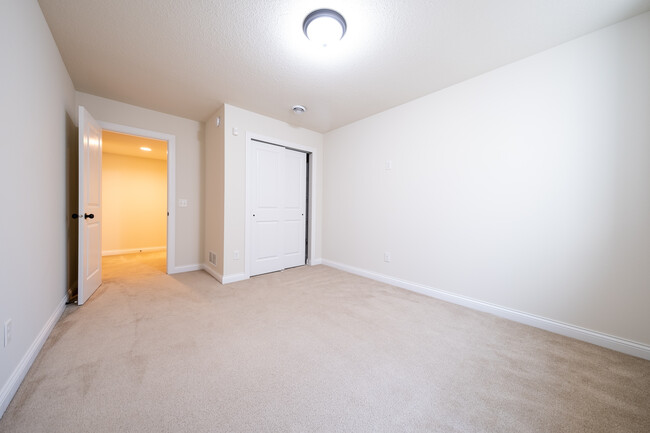 Building Photo - 5007 Merrimac Ln N