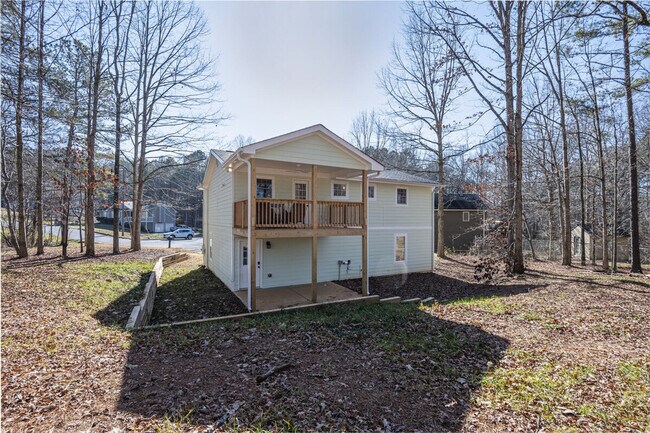 Building Photo - 27 W Ridge Dr SE