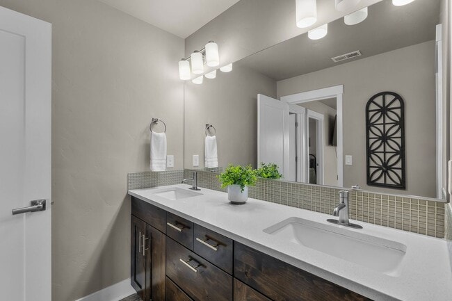 Building Photo - Triple Ridge 3 bed 3 bath home, Pool Access, A/C, Flexible Living Space!