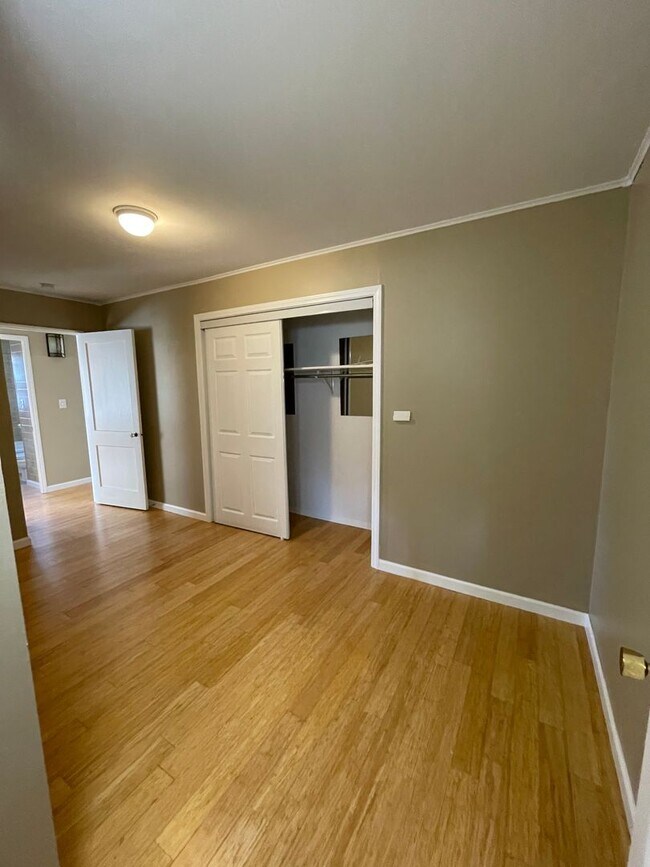 Building Photo - MOVE IN READY - Vinton Neighborhood