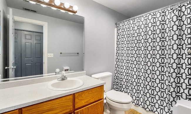 Building Photo - Lake Front Condo! Available NOW!