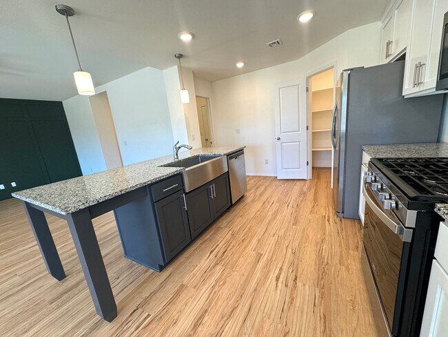 Building Photo - Stunning 3 bedroom, 2 bathroom home located in Bixby, Oklahoma!