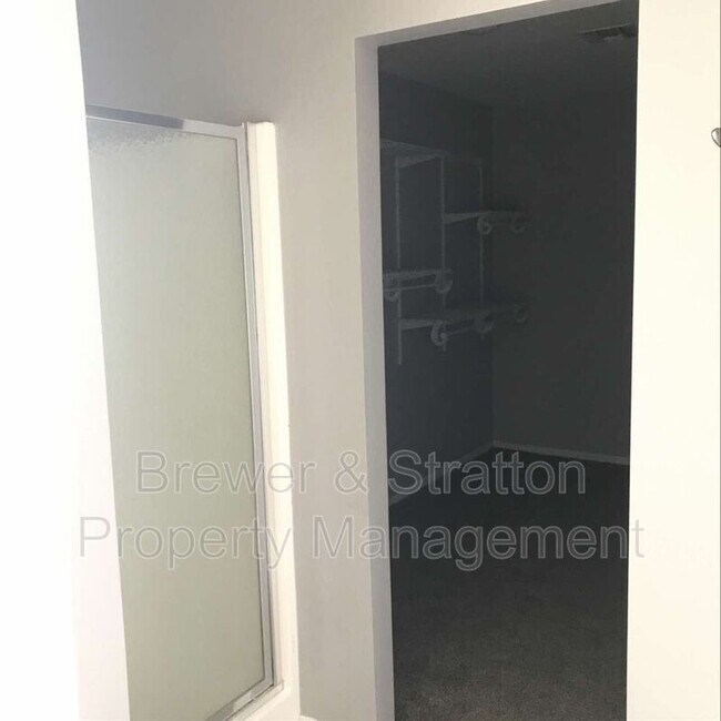 Building Photo - 4610 N 124th Ave