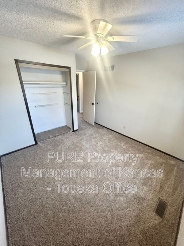 Building Photo - 2746 SE Lakeshore Blvd