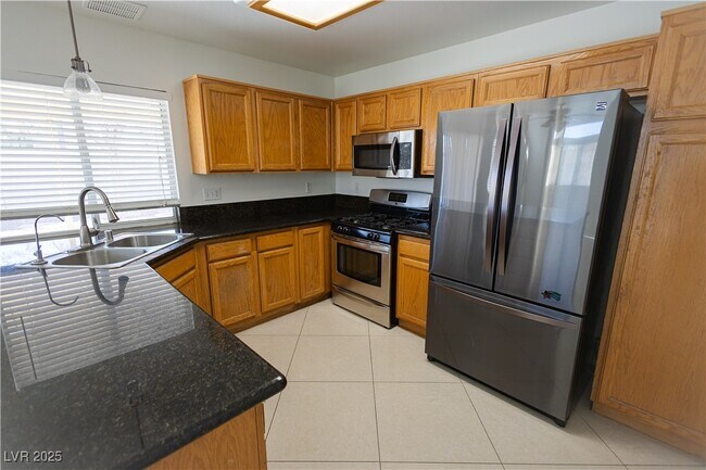 Building Photo - 7873 Laurelton Pl