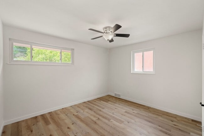 Building Photo - AVAILABLE SEPT 1ST!! BEAUTIFUL 3 BEDROOM HOME IN WILKINS TOWNSHIP!