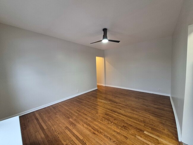 Building Photo - 6830 S South Shore Dr