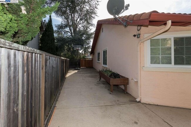 Building Photo - 39610 Benavente Ave