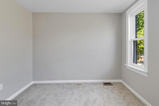 Building Photo - 809 Pontiac Ave