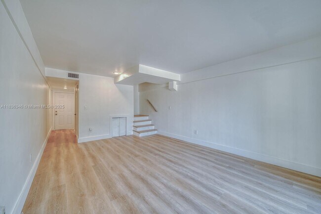 Building Photo - 1201 SW 42nd Ave