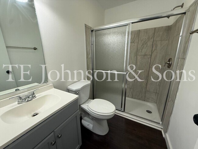 Building Photo - Modern 3BR Home with Main Level Primary Suite & Open Floor Plan in Winston-Salem