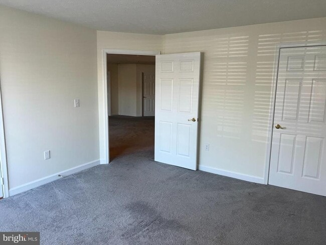 Building Photo - 625 Admiral Dr