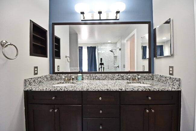 Building Photo - Colonialtown North 3BR – Prime Mills 50 Location