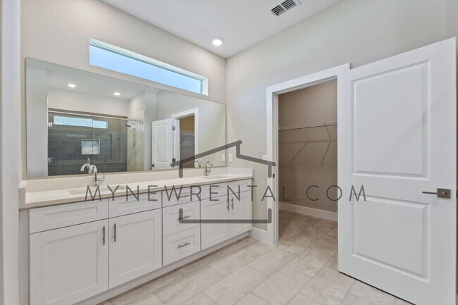 Building Photo - Deposit-Free! Get $1,000 OFF your first mo...