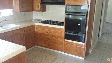 Building Photo - 2 Bedroom - 1 Bathroom unit in Point Loma
