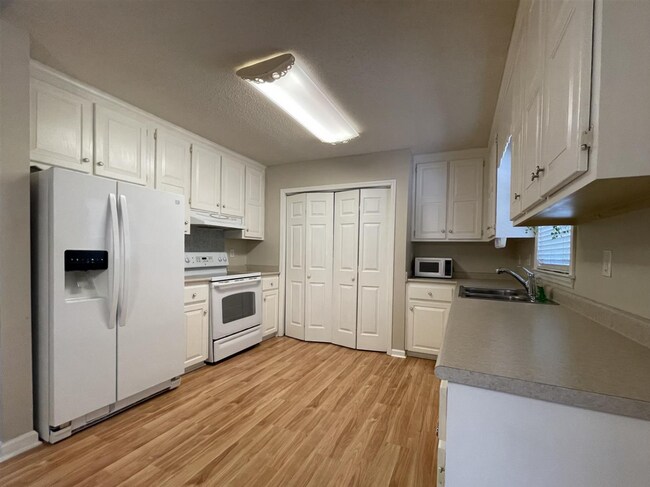 Building Photo - 5 Winchester Rd