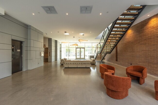 Building Photo - 1b Marshall Dr