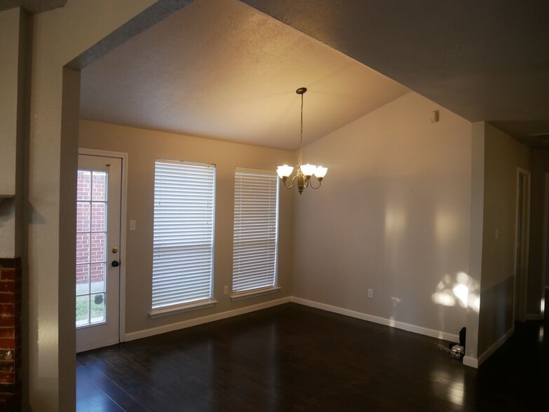 Dining Room - 5905 James River Dr