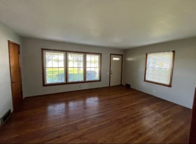 Building Photo - Stunning 3-Bedroom Rental Home – Comfort &...