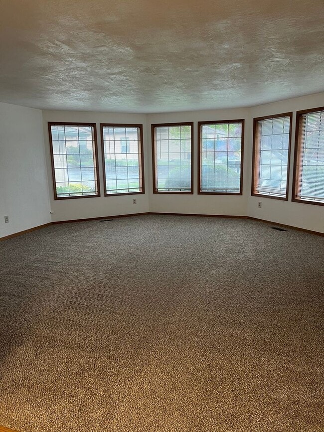 Building Photo - 3 Bedroom 2 Bath House
